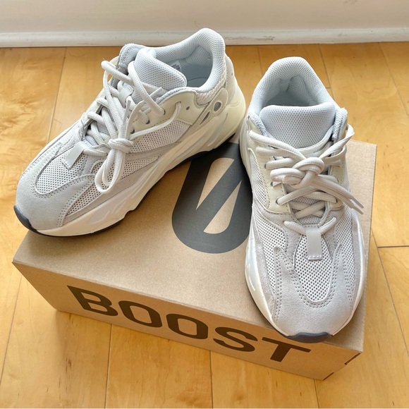 Adidas Yeezy Boost 700 Analog Size 6M 7.5W - Picture 1 of 4
